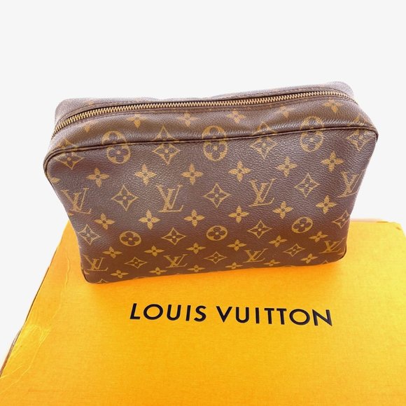 LOUIS VUITTON Monogram Canvas Trousse Toilette 28 Clutch